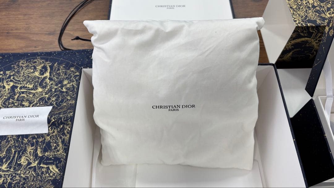 CHRISTIAN DIOR 香水サンプルセット 9本入り　クッション　巾着付き