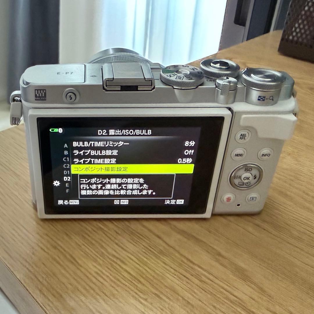 【ほぼ新品】OLYMPUS EP-7 レンズ2本 予備バッテリー付！ ホワイト