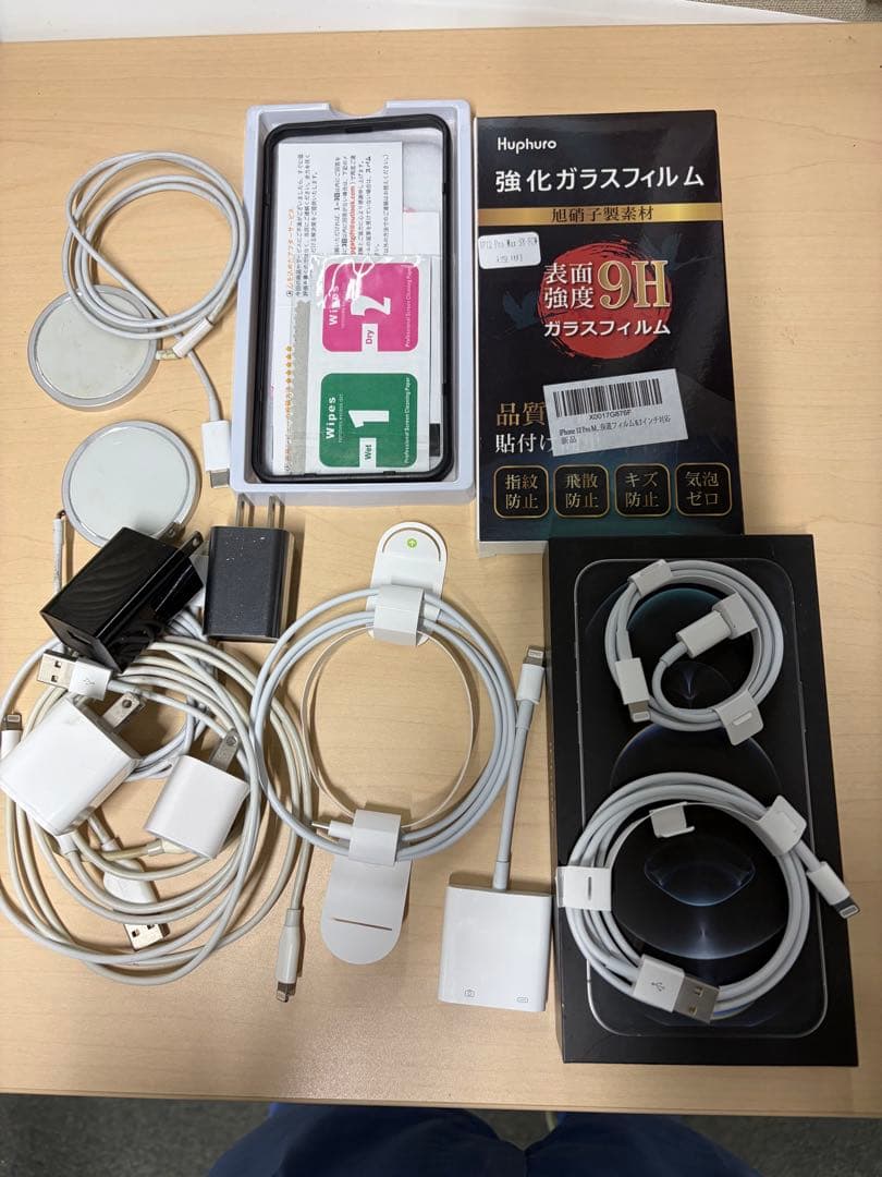iPhone 12 Pro max ケース、強化ガラス、レンズカバー、ケーブル他