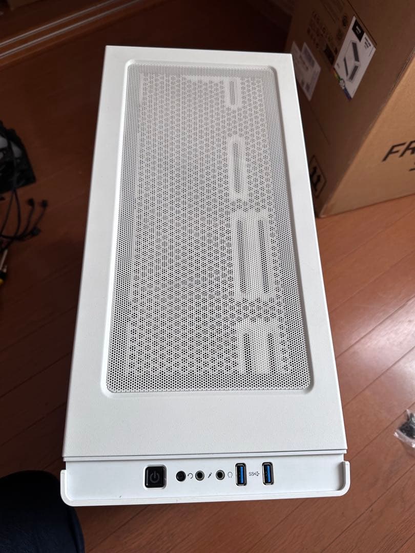 PCケース(自作PC用) Corsair Carbide series 275r white