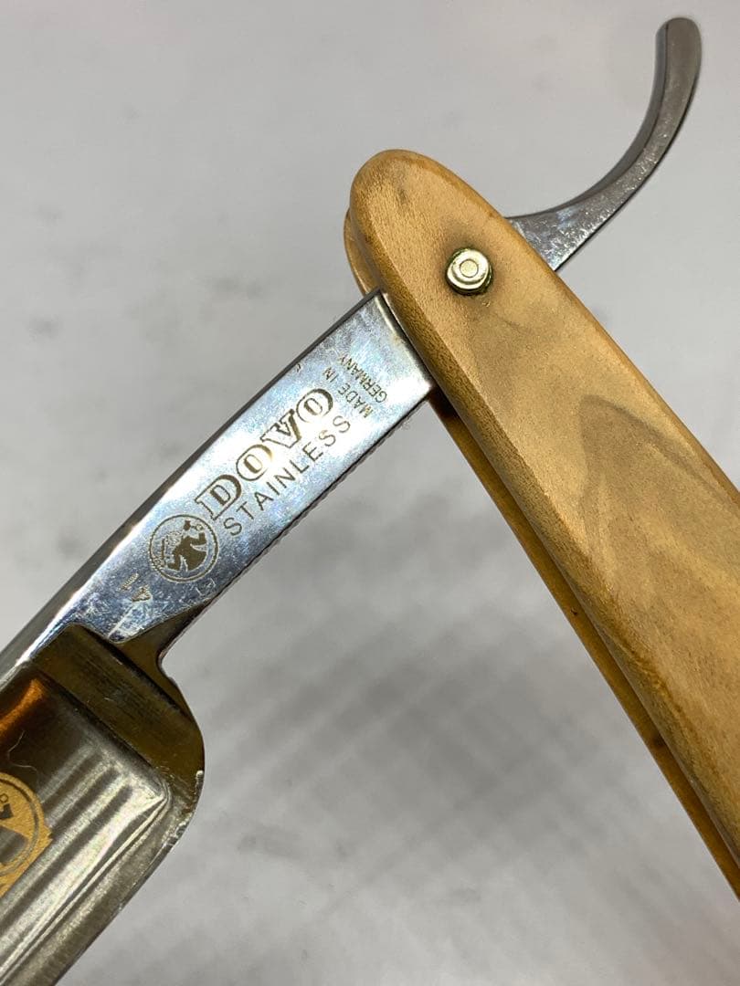 Dovo「Inox」鋼5/8フルホロウソリンゲンストレートカミソリ 革砥セット