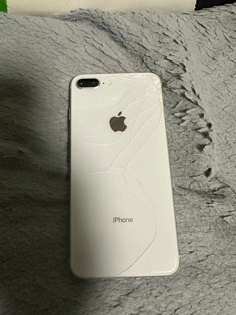 Apple iPhone 8Plus 本体