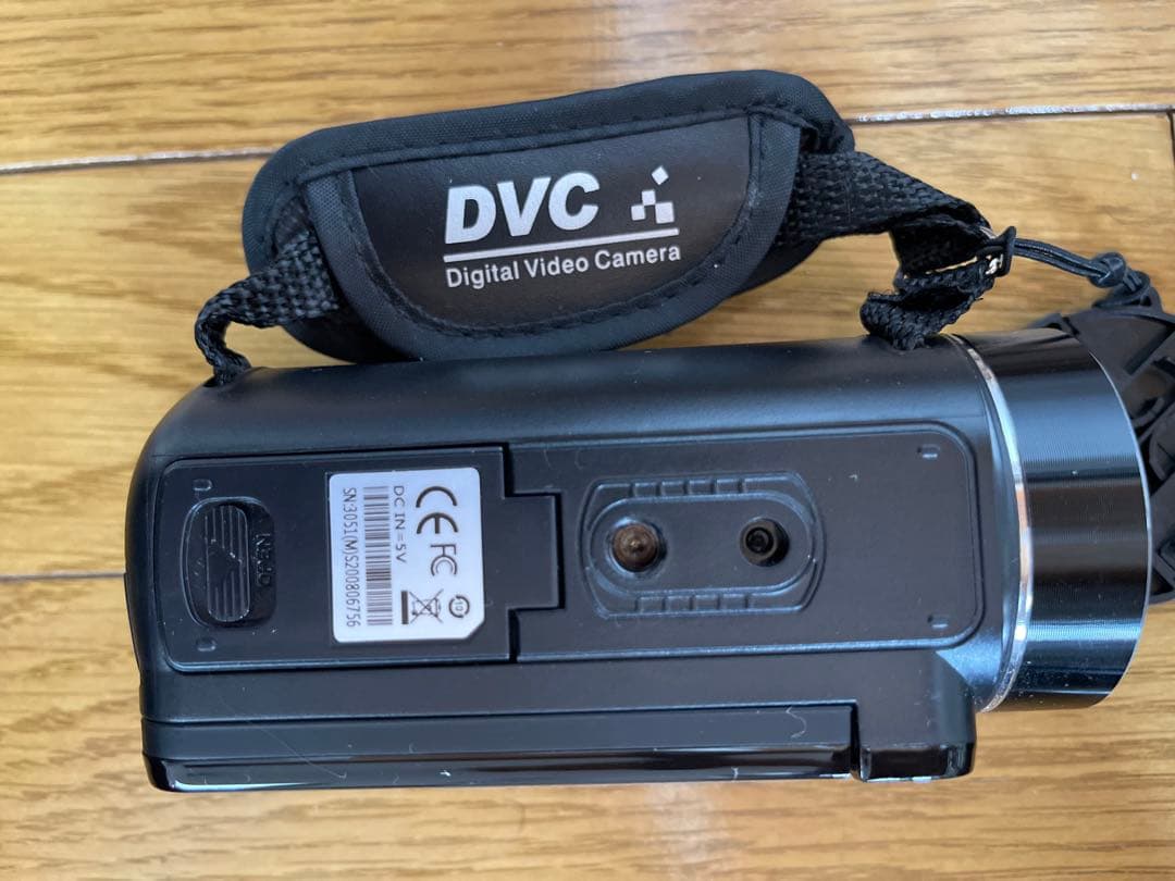 ビデオカメラ 2.7K 3600万画素 32GBカード付き Wifi機能