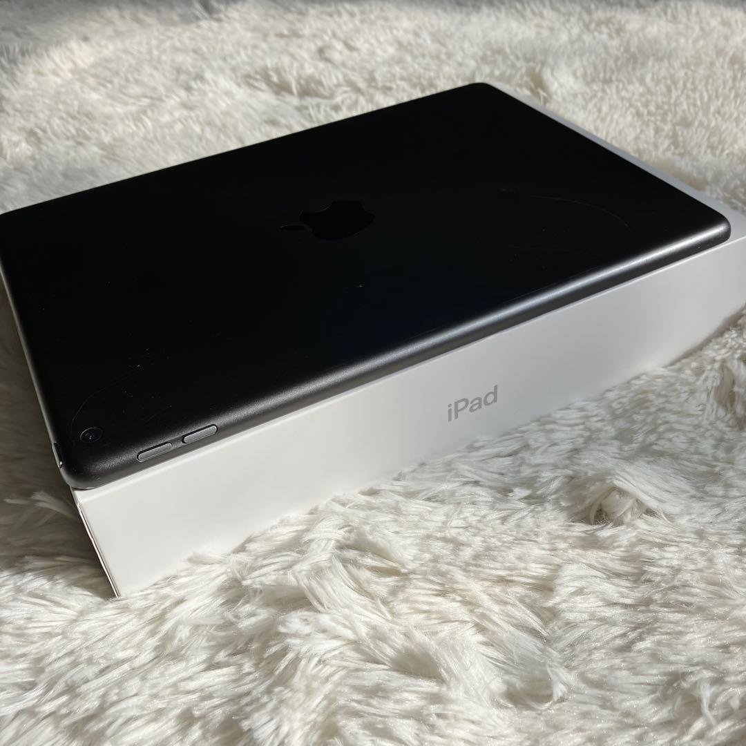 【完動品】iPad 第9世代 64GB 【すぐ発送】【付属品】