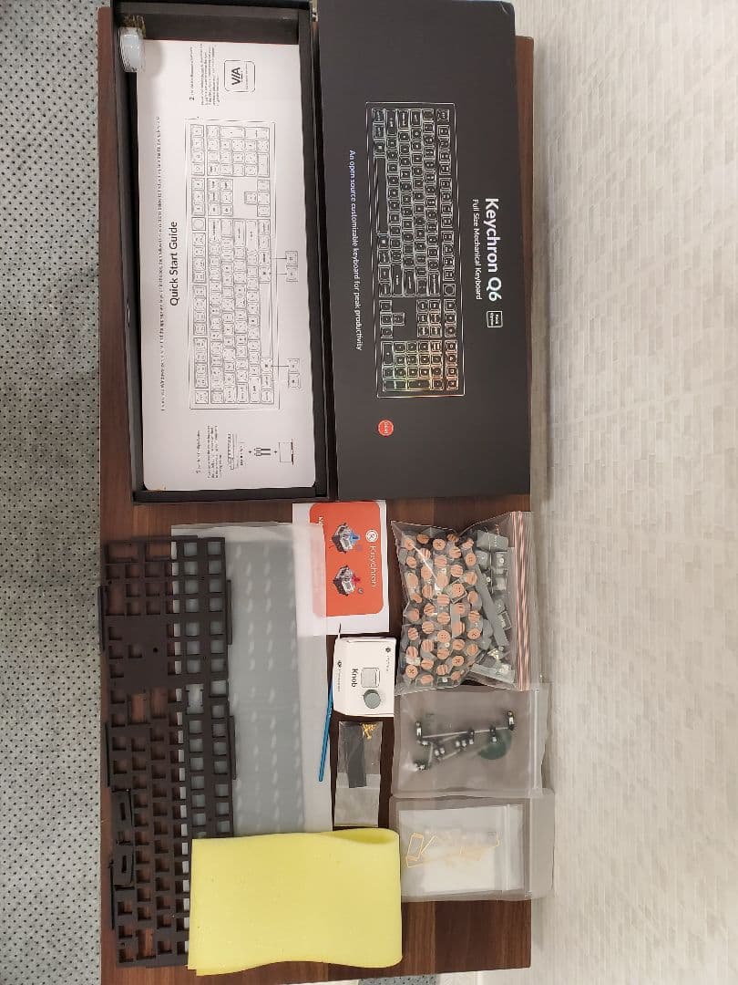 Keychron Q6 + 純正キーキャップ +赤軸 108個