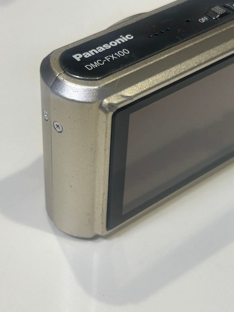 LUMIX DMC-FX100 12メガピクセル