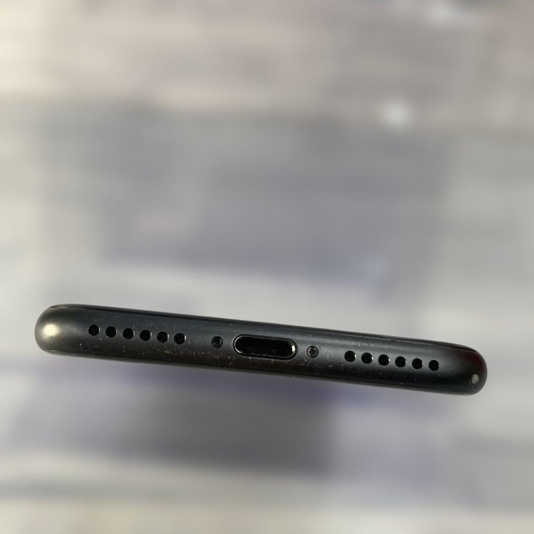 k1266Apple iPhone 8　64GB　ブラック