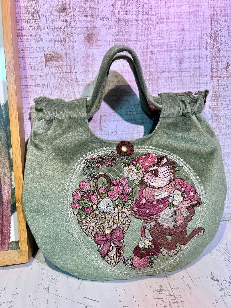 ロラライハリス♡ライトグリーンベロア♡刺繍のふんわり丸型絞りバッグS♡