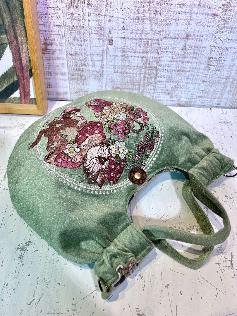ロラライハリス♡ライトグリーンベロア♡刺繍のふんわり丸型絞りバッグS♡