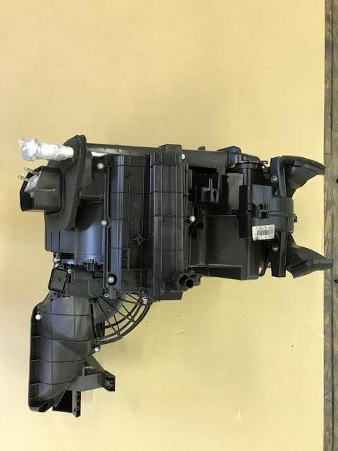 Fiat500cの室内エアコンユニット