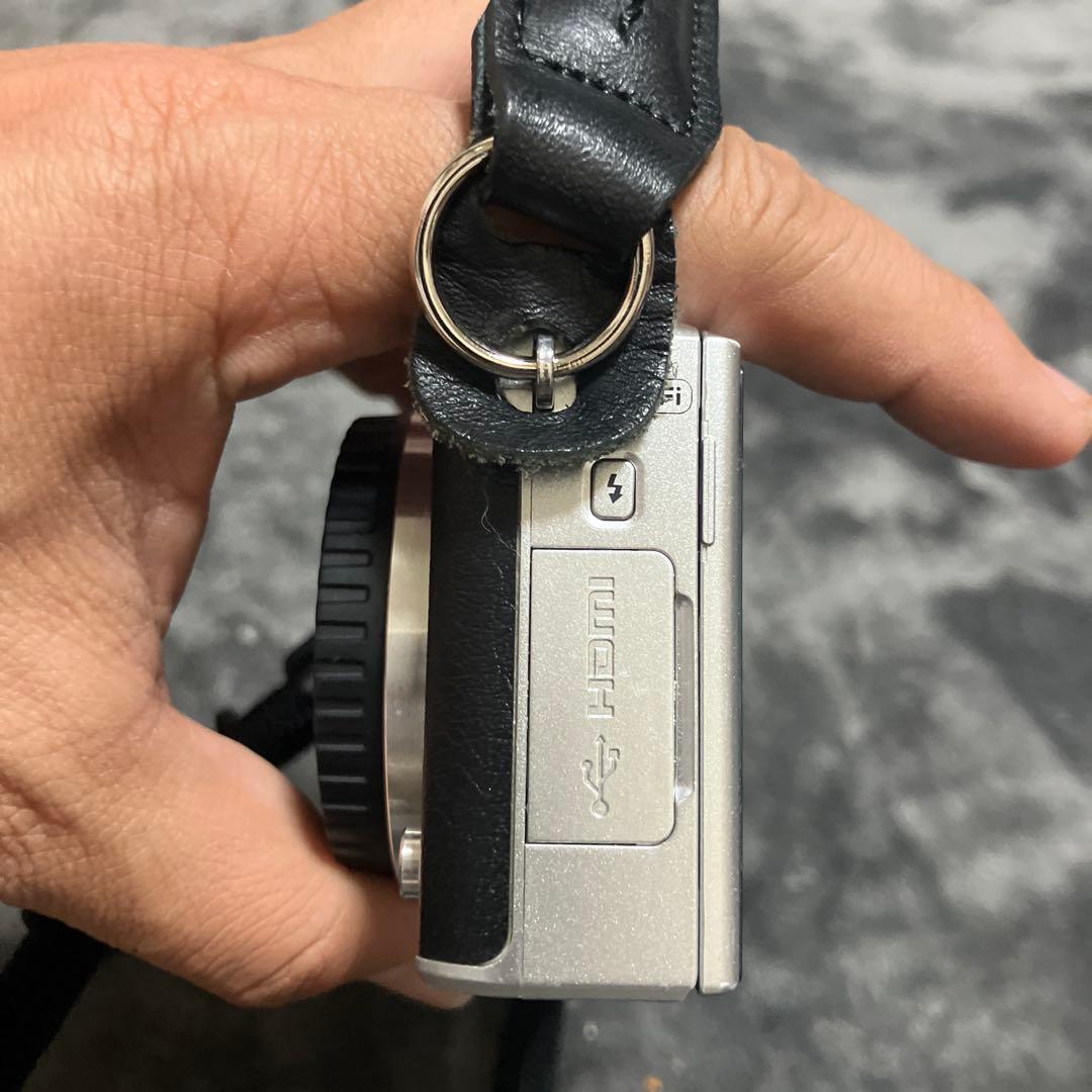 ラ*ー様 【美品】ニコン Nikon1 J5 パワーズームキットカメラ