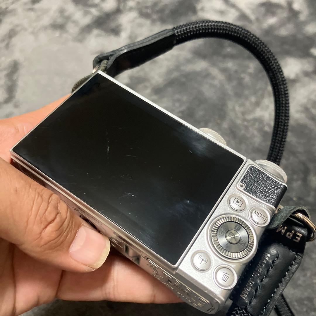 ラ*ー様 【美品】ニコン Nikon1 J5 パワーズームキットカメラ