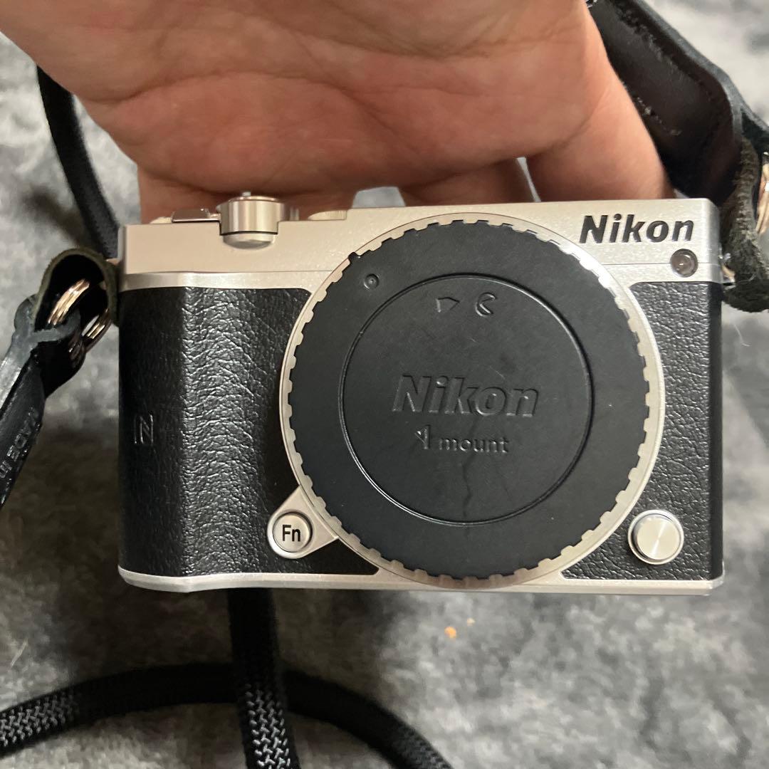 ラ*ー様 【美品】ニコン Nikon1 J5 パワーズームキットカメラ