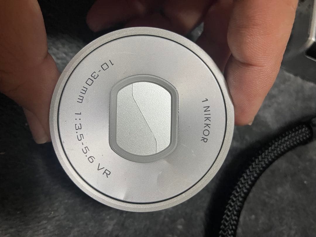 ラ*ー様 【美品】ニコン Nikon1 J5 パワーズームキットカメラ