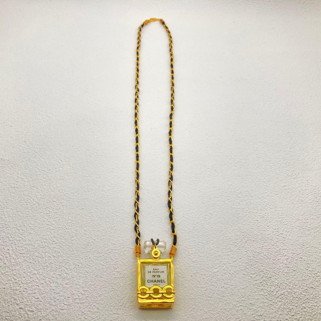 CHANEL No19 オードパルファン ネックレス