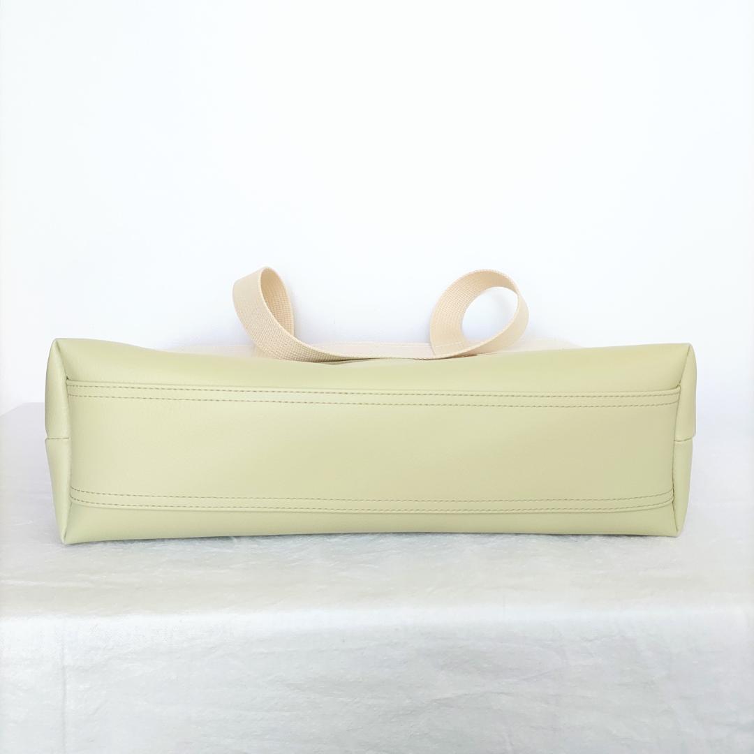 帆布と合皮を使ったトートバッグ　生成り×グリーン／ハンドメイド