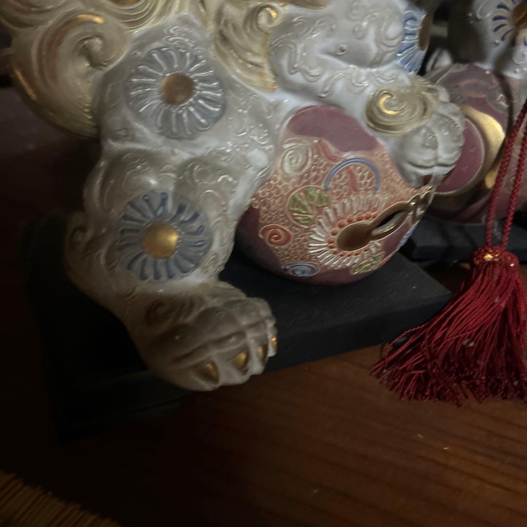 陶器製 獅子像 置物 赤いタッセル付き