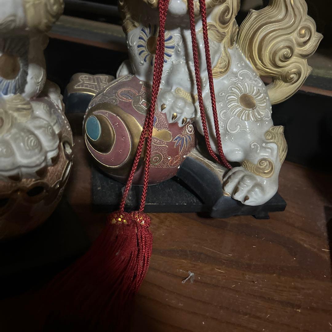 陶器製 獅子像 置物 赤いタッセル付き