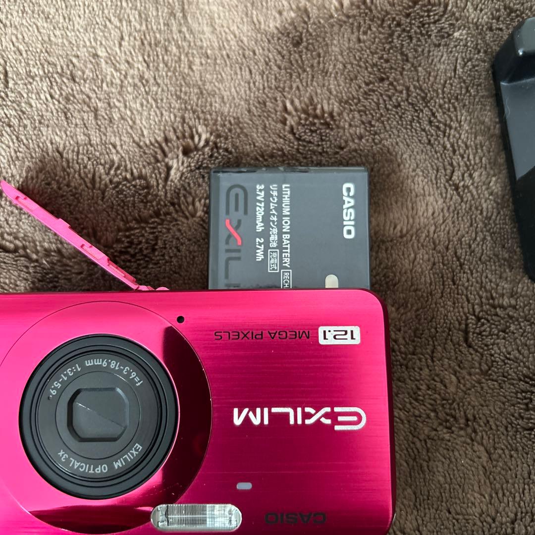 ユキ　CASIO EXILIM EX-Z90 ピンク　デジカメ
