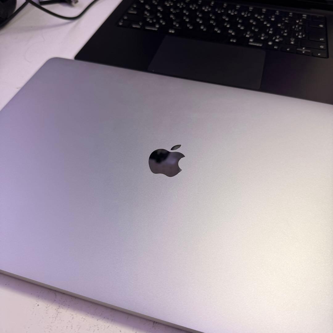 MacBookPro i9搭載 32GB/2TB 美品
