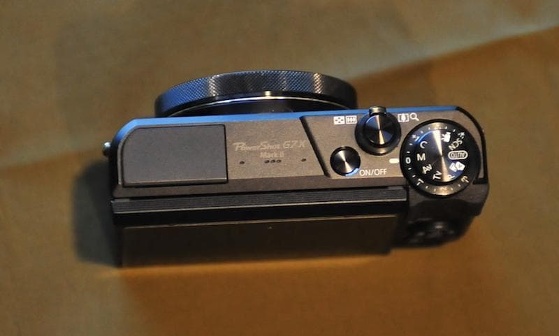 Canon PowerShot G7 X Mark II 本体と充電器