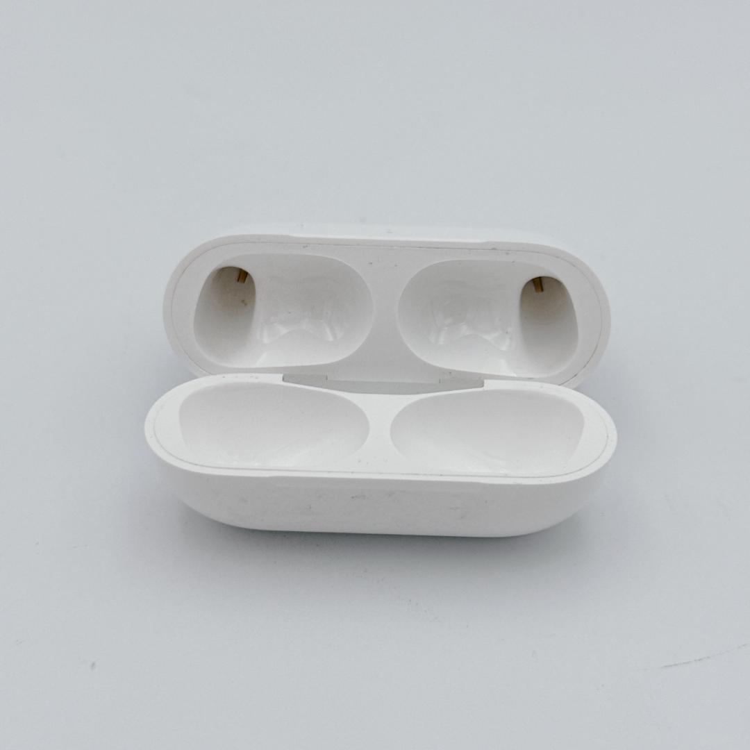 【美品】Apple AirPods Pro 第2世代 MagSafe充電ケース