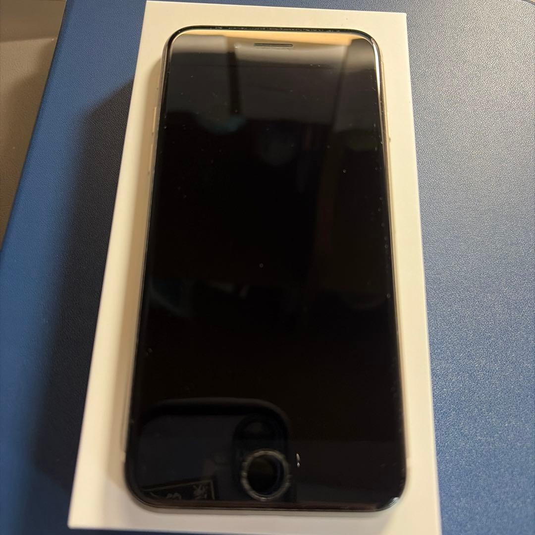 【美品・箱・ケース付】Apple iPhone SE (第3世代)
