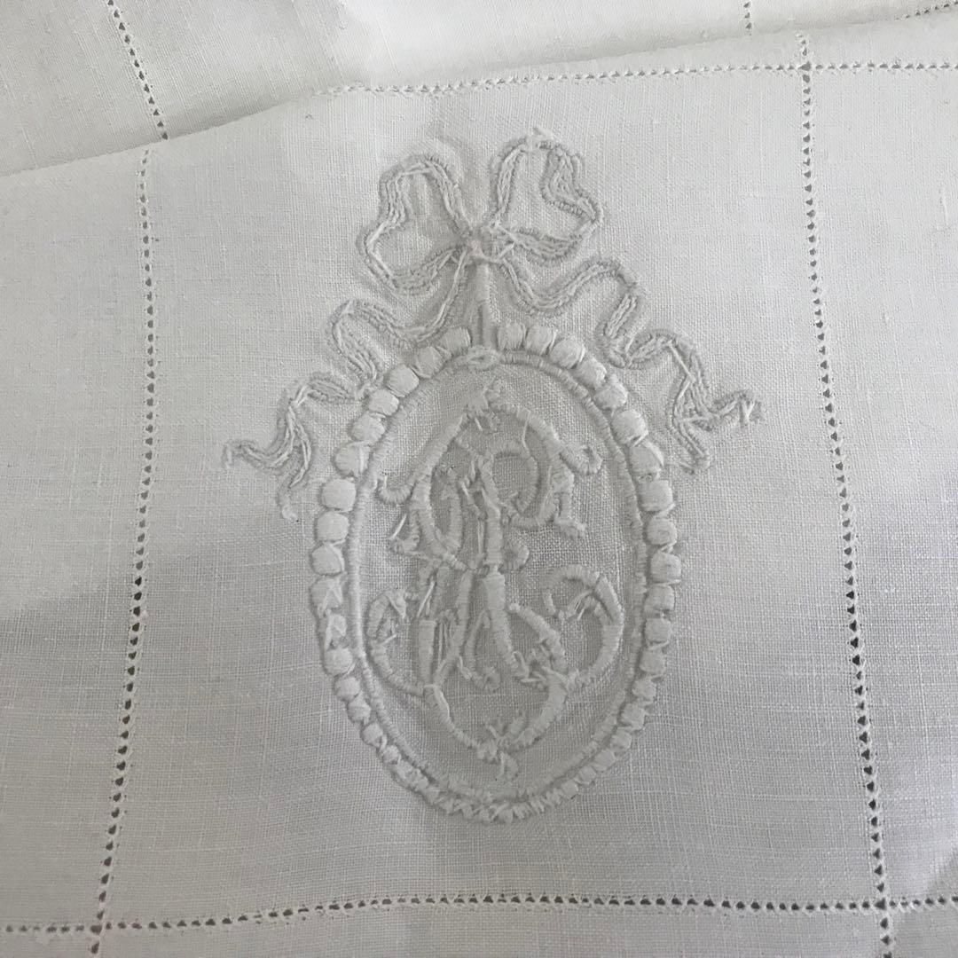 フランス　モノグラム　リボン　ドローンワーク刺繍　リネン　クロス　ナプキン