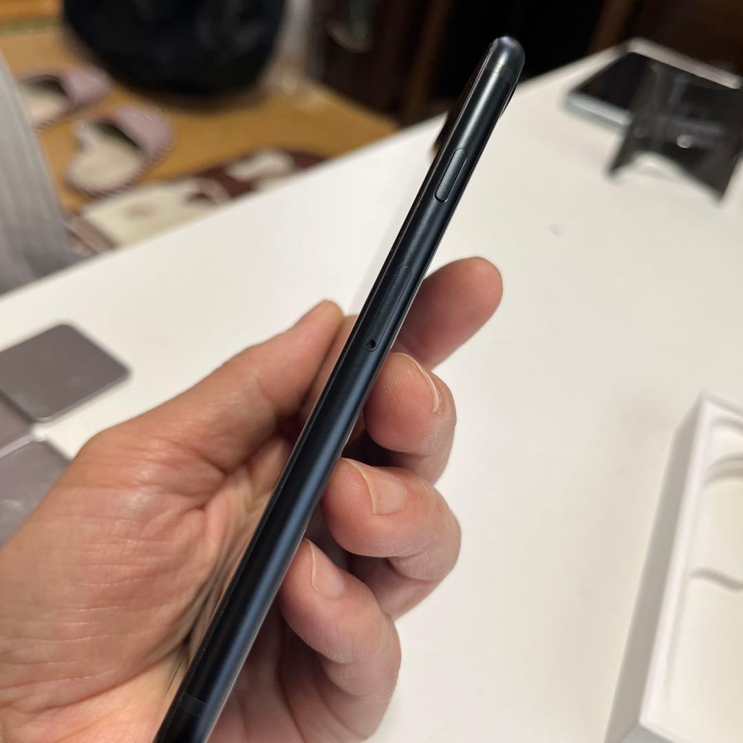 スマートフォン本体 iPhoneSE3 128g