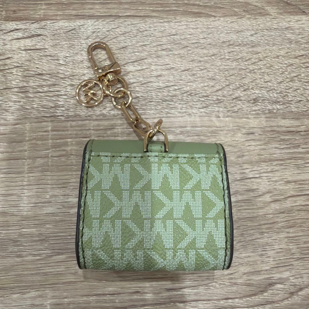 MICHAEL KORS グリーン AirPodsケース キーホルダー付き