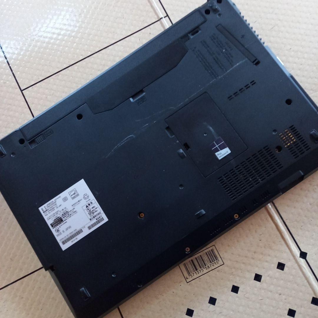 富士通　CDやDVDも見れる ノートパソコン　Windows11