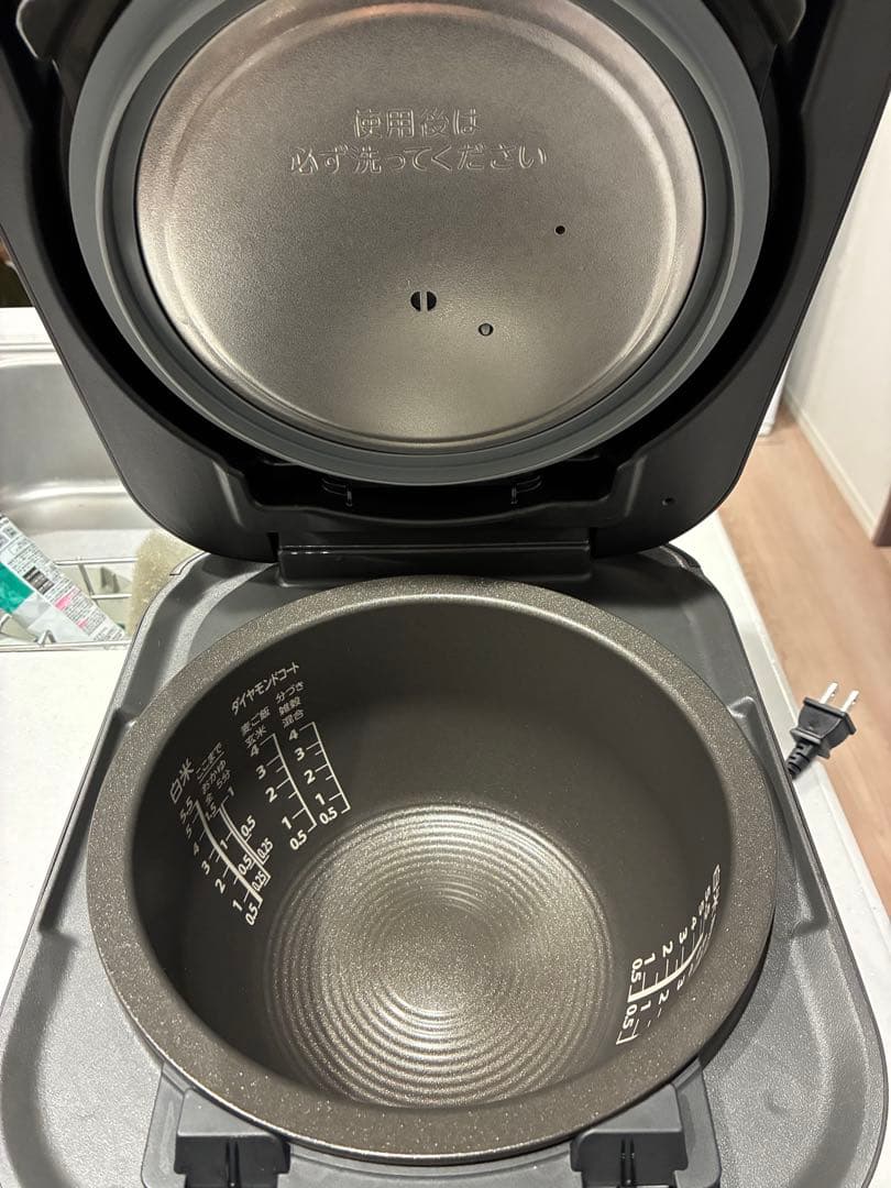 TOSHIBA 炊飯器 タッチパネル式 ブラック