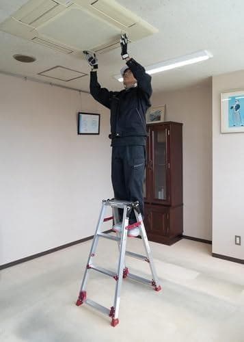 Aピカ(PiCa) ピカコーポレイション 脚立 伸縮 はしご兼用脚立 四脚アジャ
