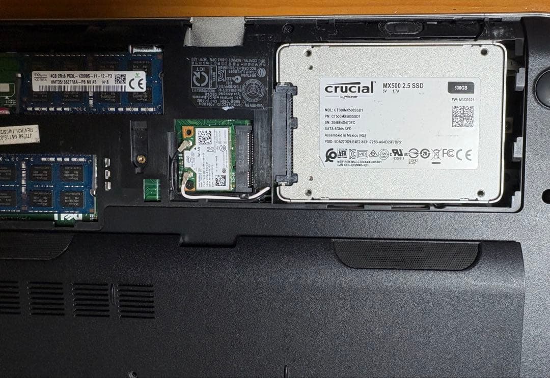 Dell 14型ノートPC クルーシャル製500GBSSD ACアダプター付き