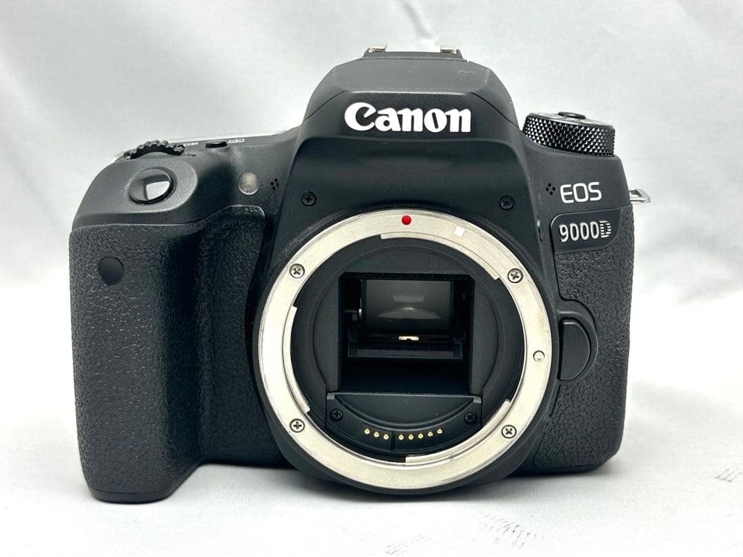 ショット数3600枚！Canon EOS 9000D ダブルズームレンズキット♪