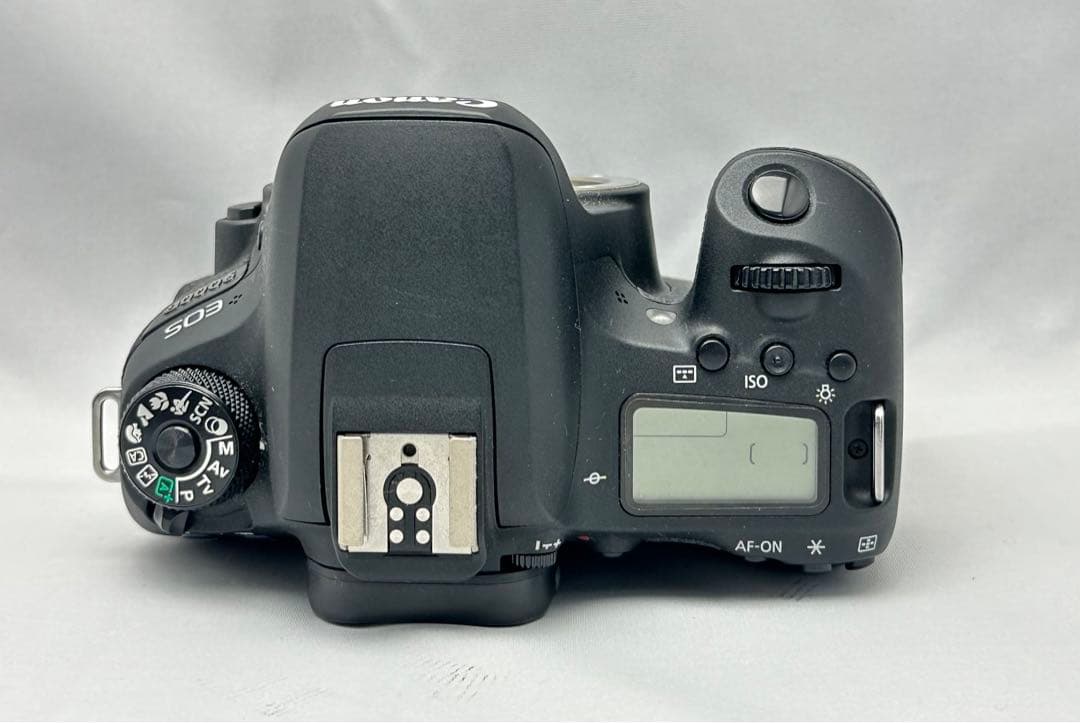 ショット数3600枚！Canon EOS 9000D ダブルズームレンズキット♪