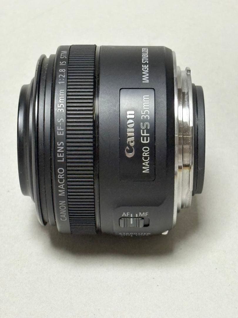 Canon EF-S 35mm f/2.8 マクロレンズ IS STM