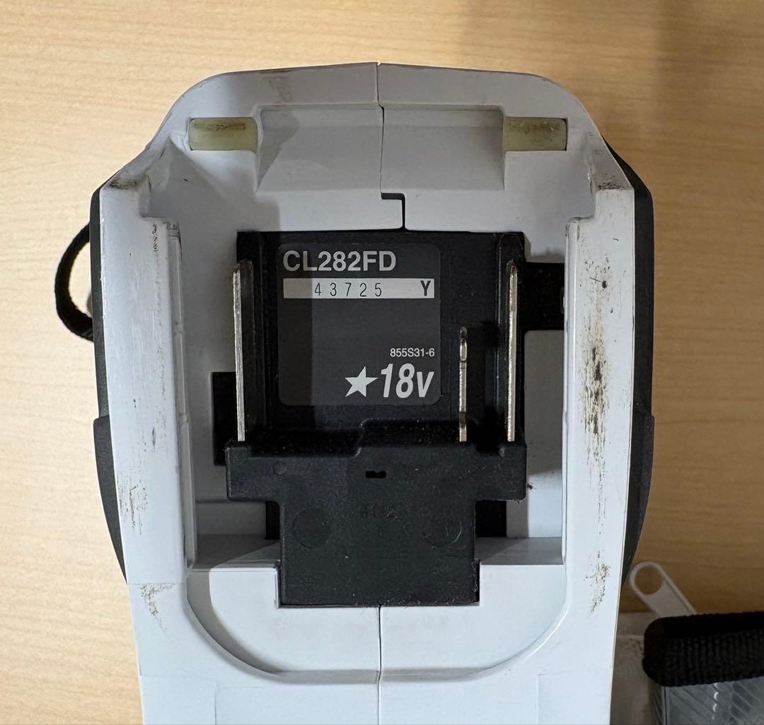 Makita CL282FD 18V充電式クリーナー本体のみ バッテリー無し