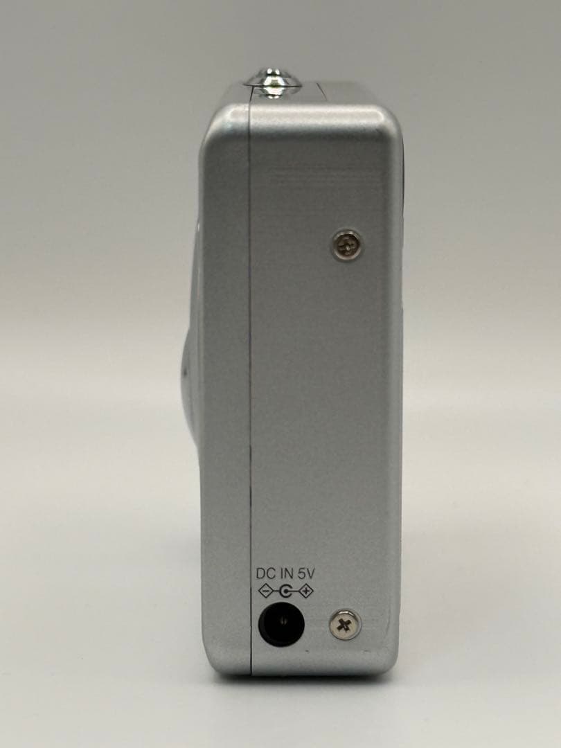 美品 FUJIFILM FinePix F440 シルバー