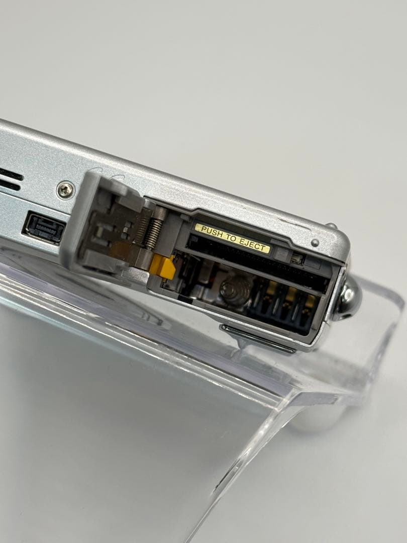 美品 FUJIFILM FinePix F440 シルバー