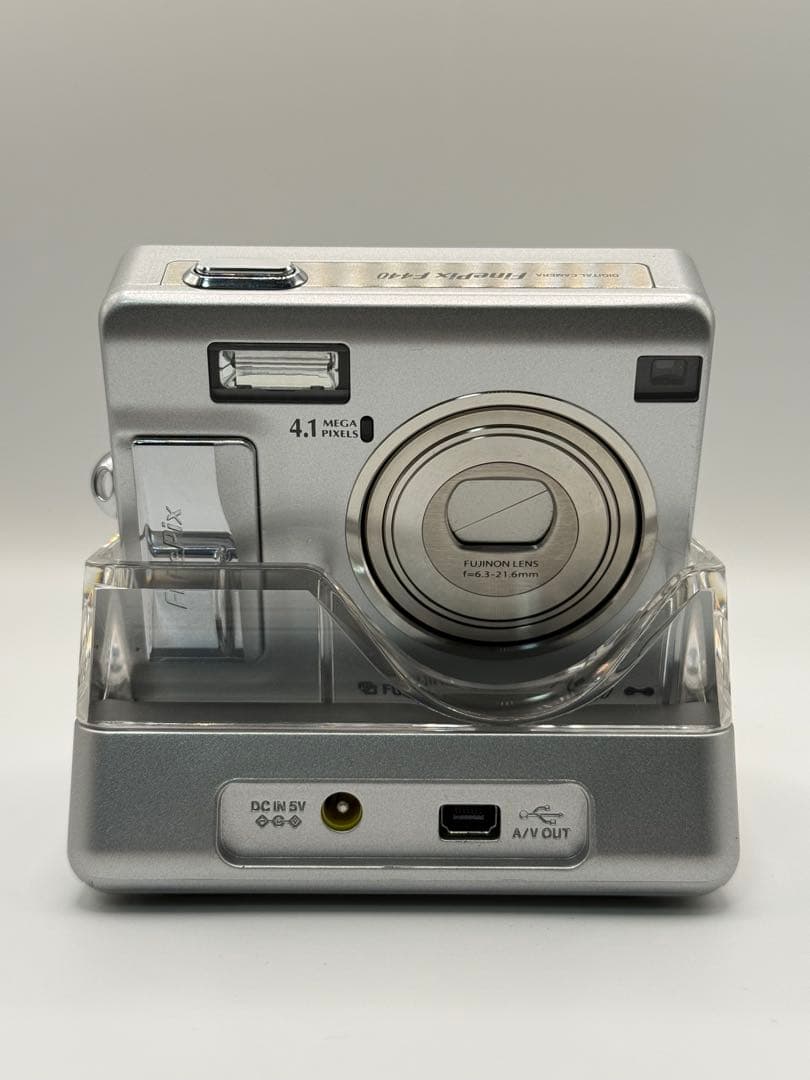 美品 FUJIFILM FinePix F440 シルバー