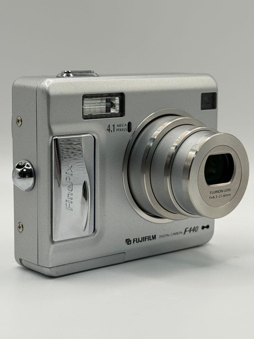 美品 FUJIFILM FinePix F440 シルバー