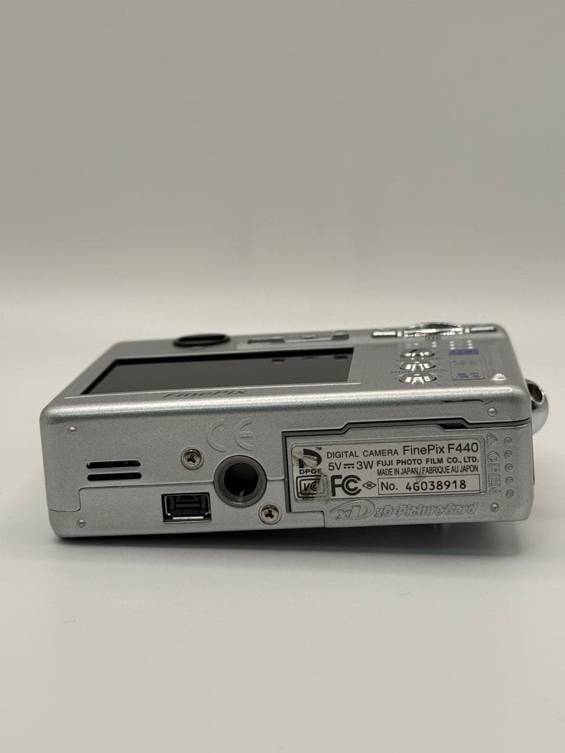 美品 FUJIFILM FinePix F440 シルバー