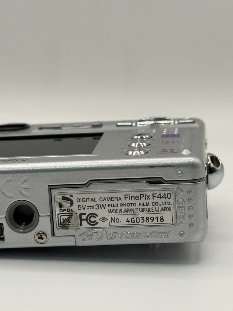 美品 FUJIFILM FinePix F440 シルバー