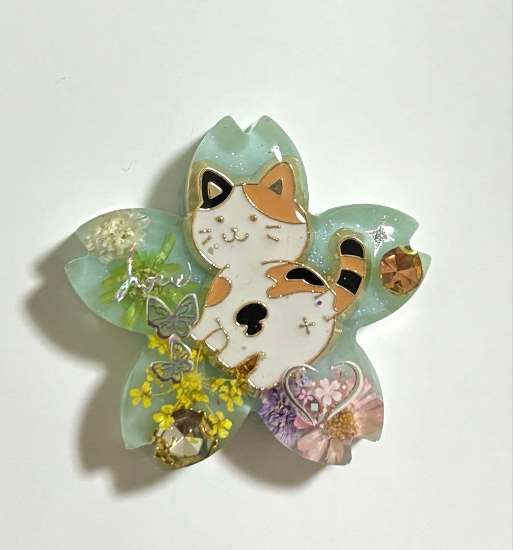 再販不可。桜♡ねこレジンヘアゴムブローチ