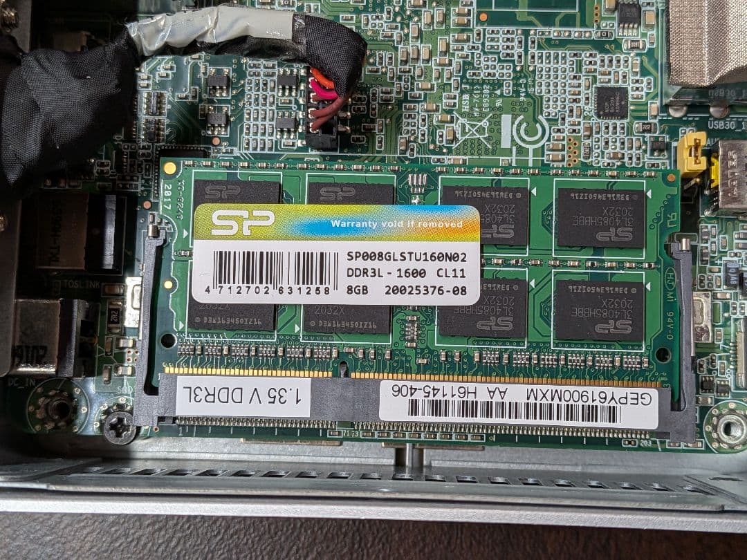 Intel NUC 5CPYH ベアボーン小型PC　SSD480GB付属