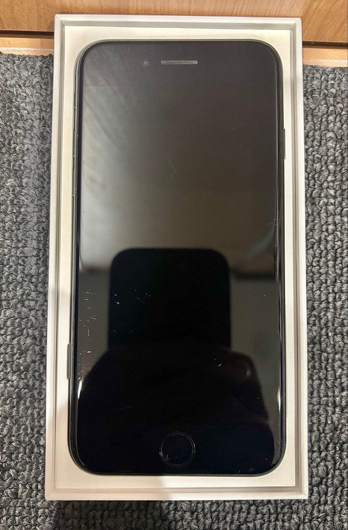 スマホ-Apple iPhone SE(第二世代) ブラック 本体
