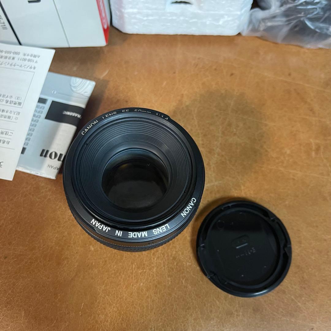 未使用 ショーケース展示品 Canon 単焦点レンズ EF50mm F1.4