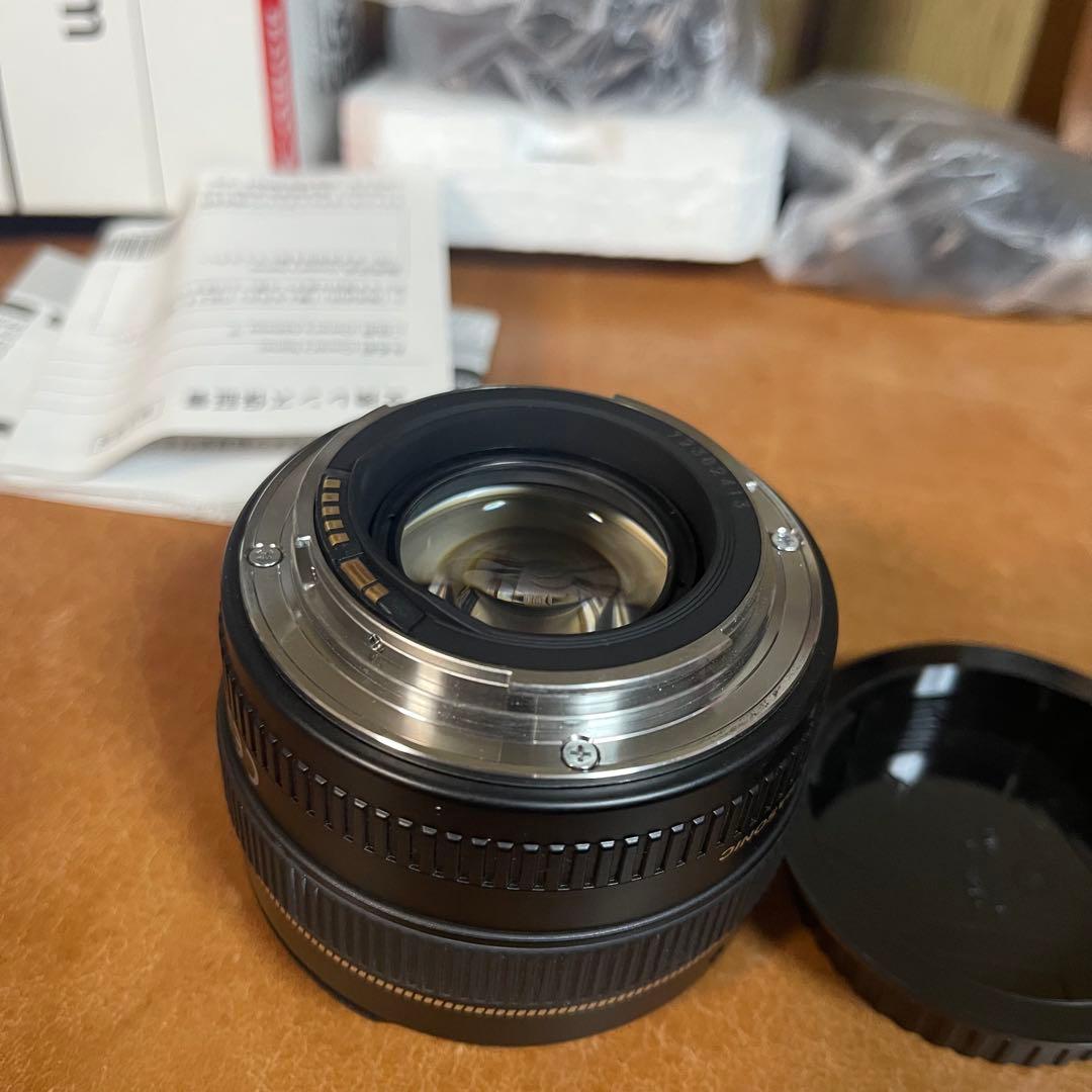 未使用 ショーケース展示品 Canon 単焦点レンズ EF50mm F1.4