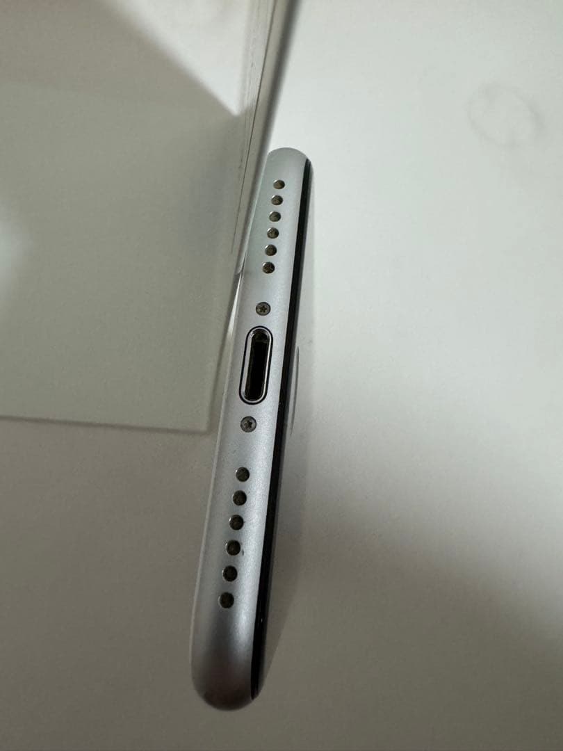 Apple iPhone SE本体